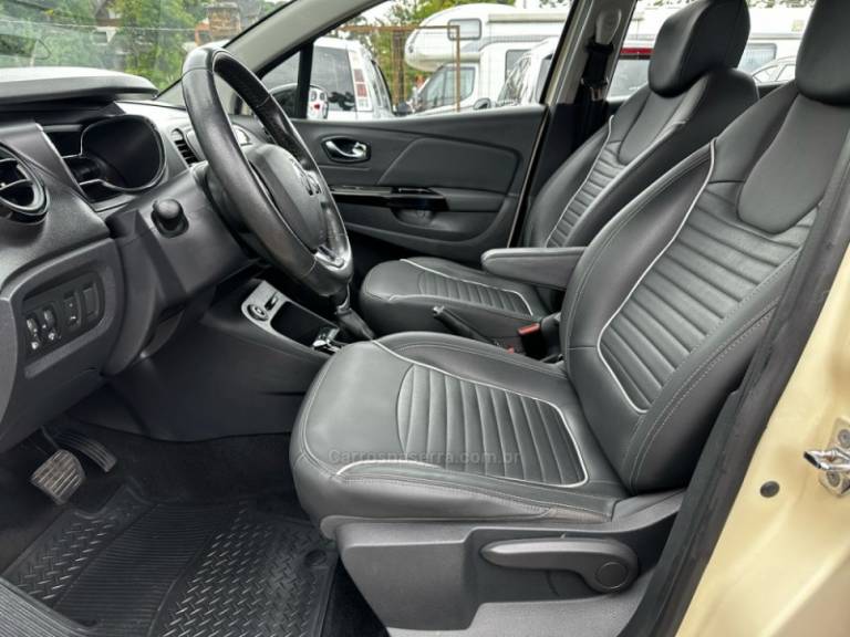 RENAULT - CAPTUR - 2017/2018 - Bege - R$ 73.900,00