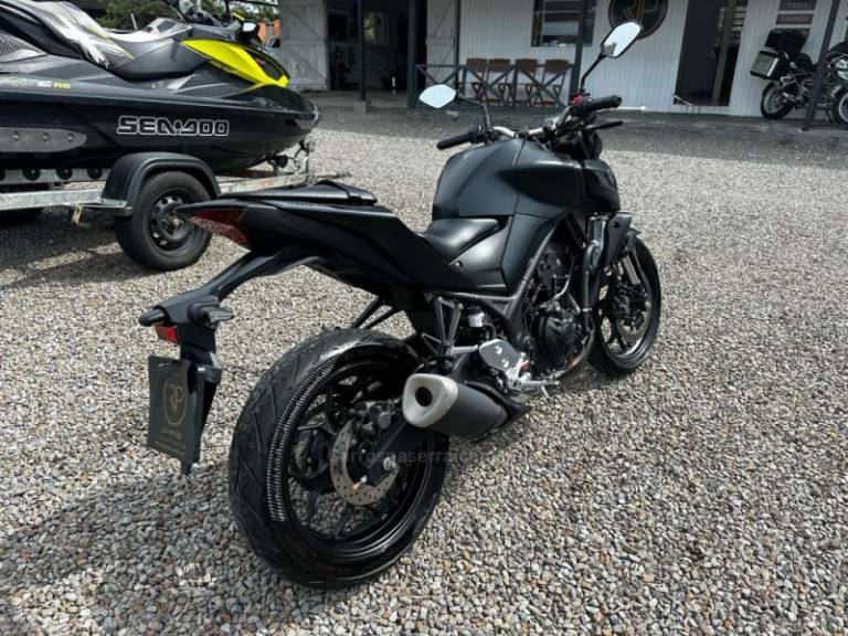 YAMAHA - MT - 2022/2023 - Preta - R$ 34.900,00