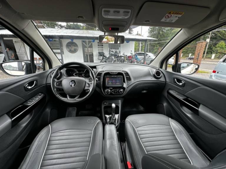 RENAULT - CAPTUR - 2017/2018 - Bege - R$ 73.900,00