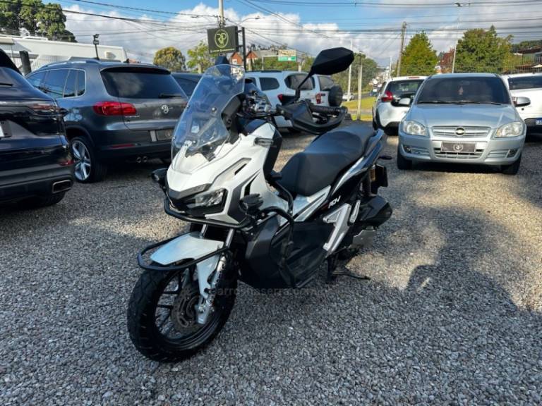HONDA - ADV 150 - 2021/2021 - Branca - R$ 24.900,00