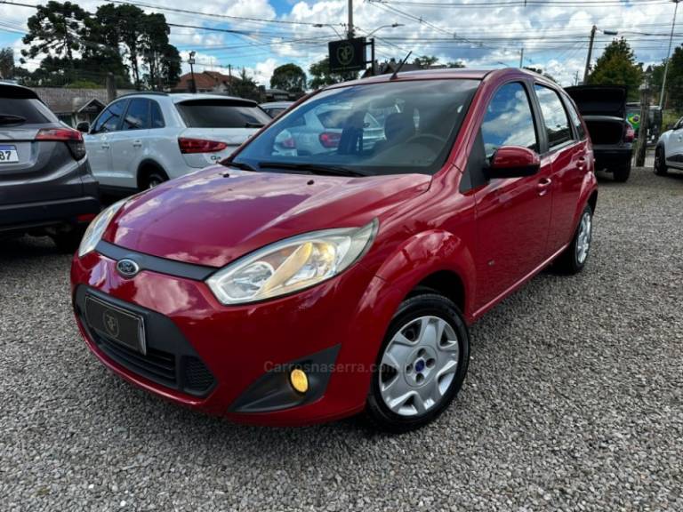 FORD - FIESTA - 2013/2014 - Vermelha - R$ 34.900,00