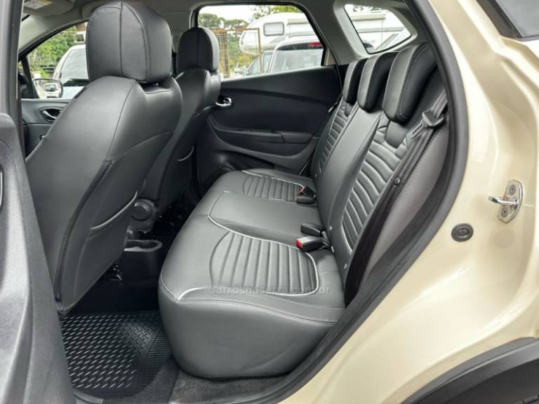 RENAULT - CAPTUR - 2017/2018 - Bege - R$ 73.900,00
