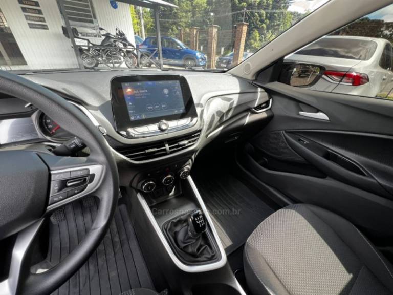 CHEVROLET - ONIX - 2023/2024 - Preta - R$ 92.900,00