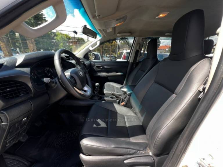 TOYOTA - HILUX - 2021/2021 - Branca - R$ 174.900,00