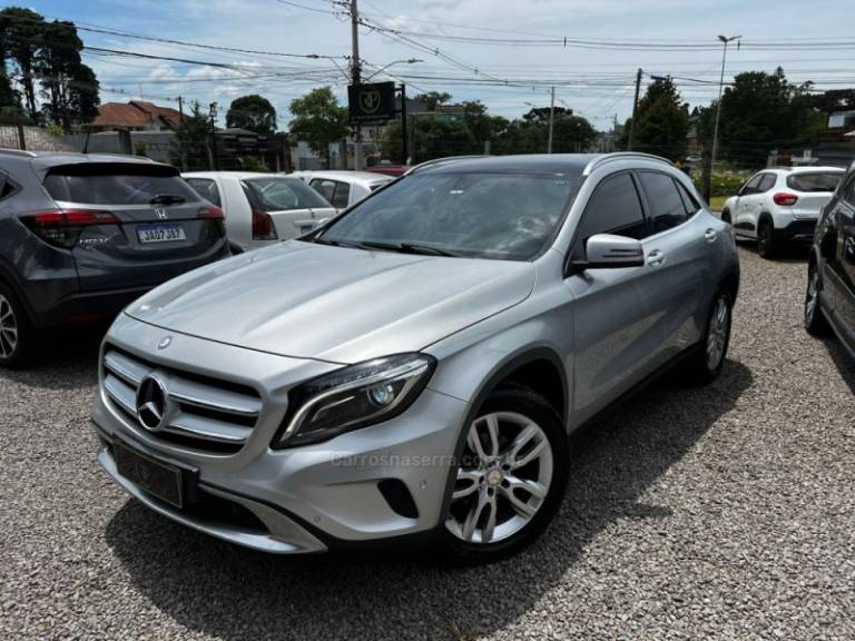 MERCEDES-BENZ - GLA 200 - 2015/2015 - Prata - R$ 99.900,00