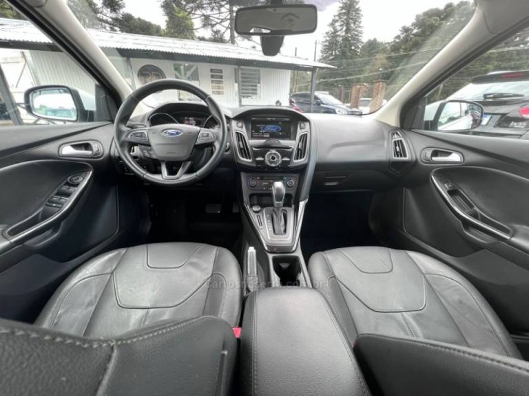FORD - FOCUS - 2015/2016 - Branca - R$ 64.900,00