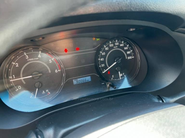 TOYOTA - HILUX - 2021/2021 - Branca - R$ 174.900,00