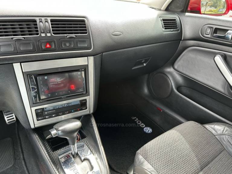 VOLKSWAGEN - GOLF - 2010/2011 - Vermelha - R$ 56.900,00