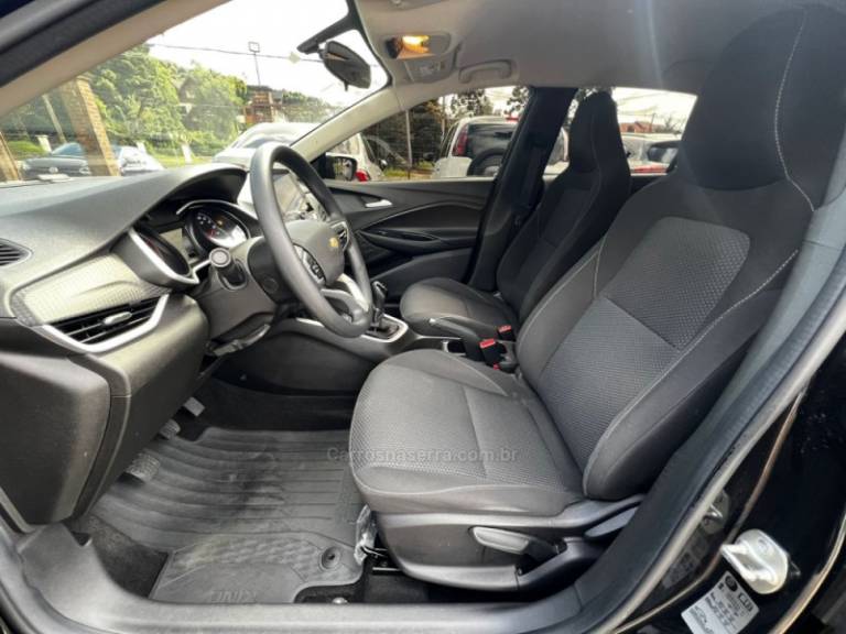 CHEVROLET - ONIX - 2023/2024 - Preta - R$ 92.900,00