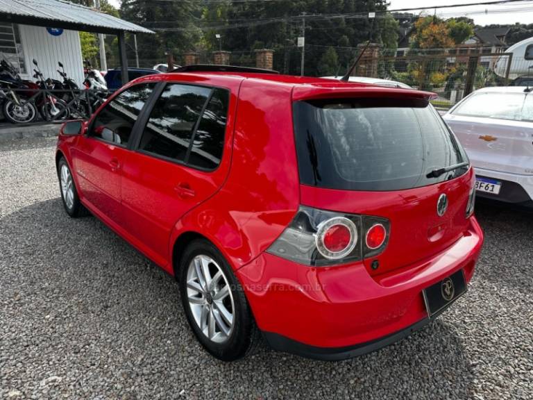 VOLKSWAGEN - GOLF - 2010/2011 - Vermelha - R$ 56.900,00