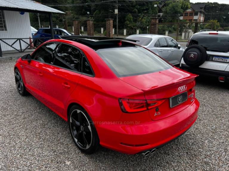 AUDI - A3 - 2015/2015 - Vermelha - R$ 97.900,00