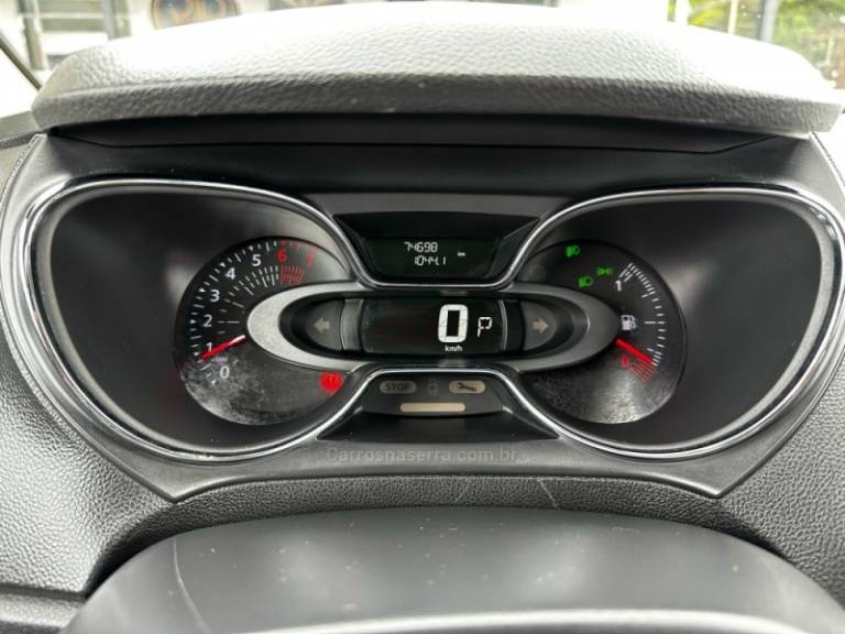 RENAULT - CAPTUR - 2017/2018 - Bege - R$ 73.900,00