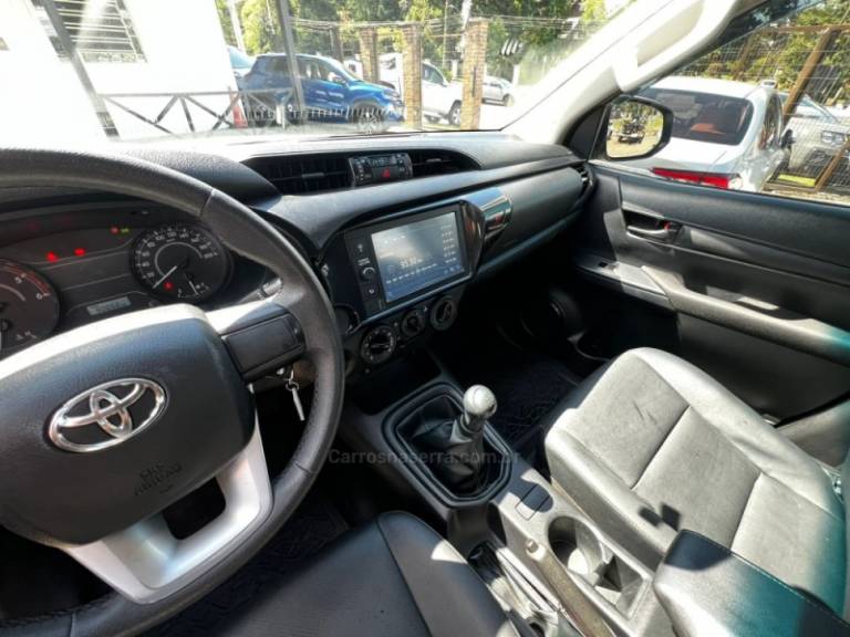 TOYOTA - HILUX - 2021/2021 - Branca - R$ 174.900,00