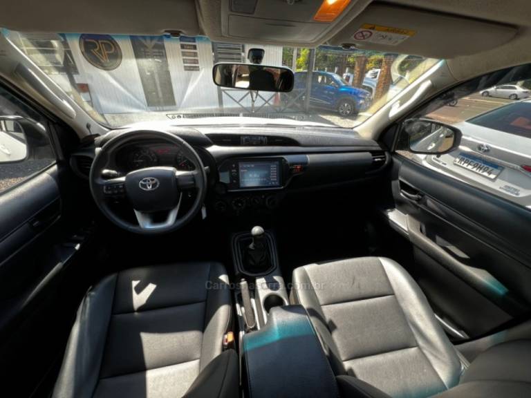 TOYOTA - HILUX - 2021/2021 - Branca - R$ 174.900,00