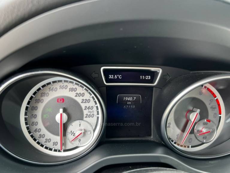 MERCEDES-BENZ - GLA 200 - 2015/2015 - Prata - R$ 99.900,00
