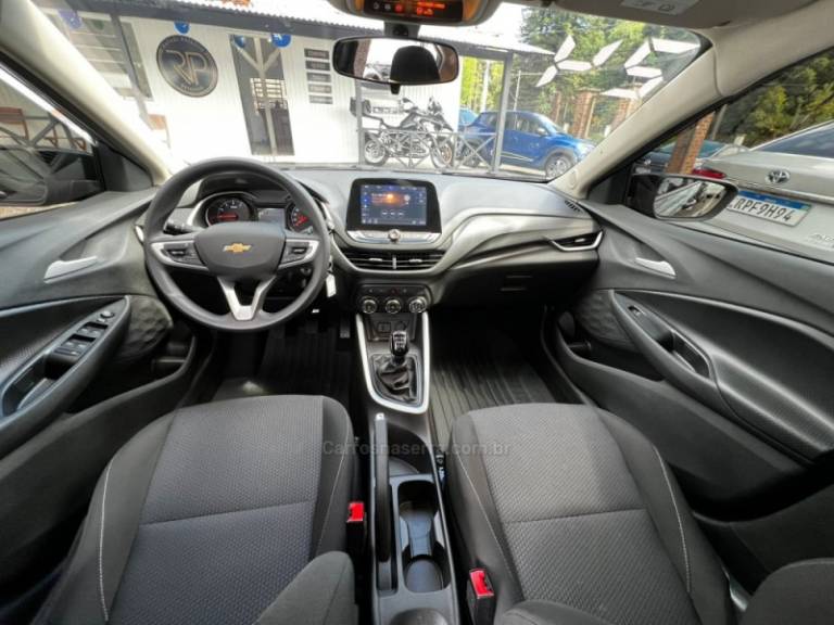 CHEVROLET - ONIX - 2023/2024 - Preta - R$ 92.900,00