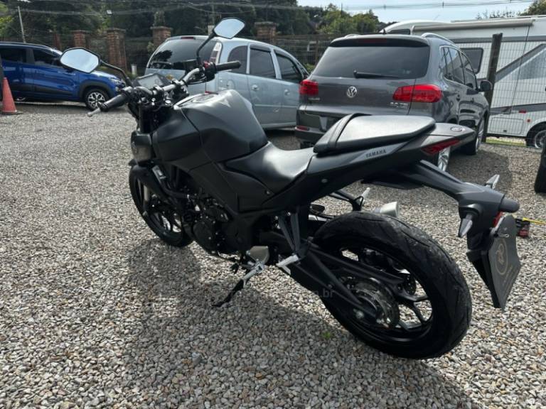 YAMAHA - MT - 2022/2023 - Preta - R$ 34.900,00