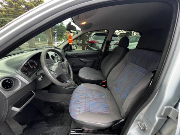CHEVROLET - CELTA - 2008/2009 - Prata - R$ 25.900,00
