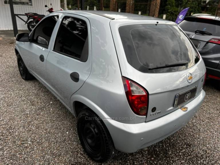 CHEVROLET - CELTA - 2008/2009 - Prata - R$ 25.900,00