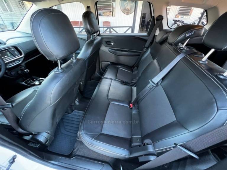 CHEVROLET - SPIN - 2022/2023 - Branca - R$ 95.900,00
