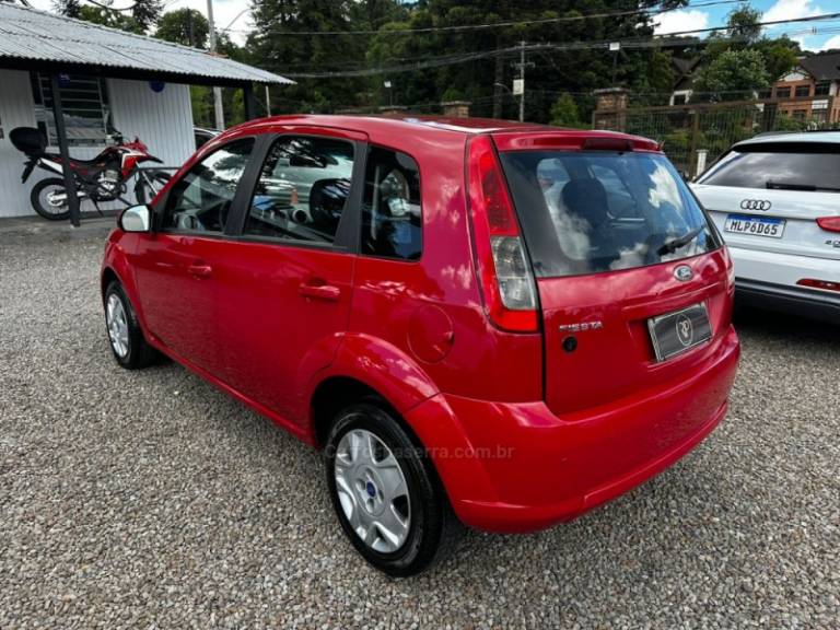FORD - FIESTA - 2013/2014 - Vermelha - R$ 34.900,00