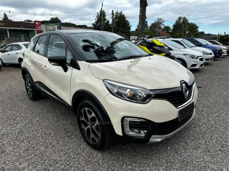 RENAULT - CAPTUR - 2017/2018 - Bege - R$ 73.900,00