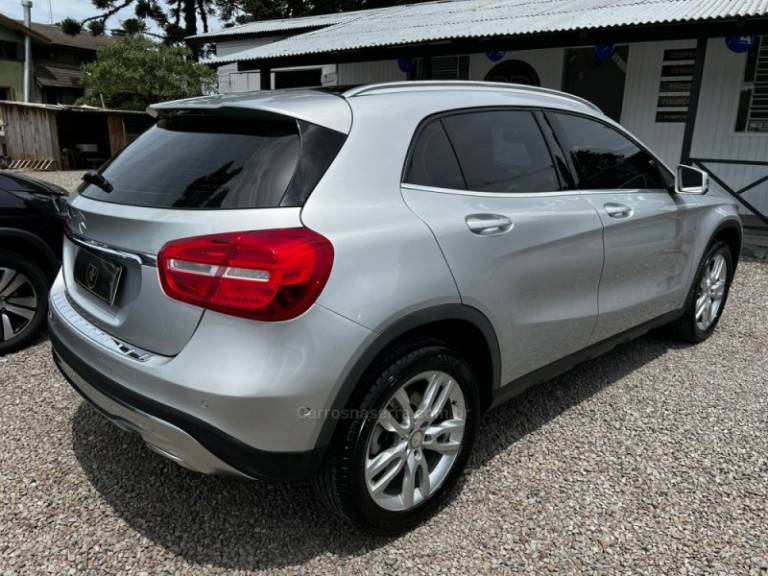 MERCEDES-BENZ - GLA 200 - 2015/2015 - Prata - R$ 99.900,00