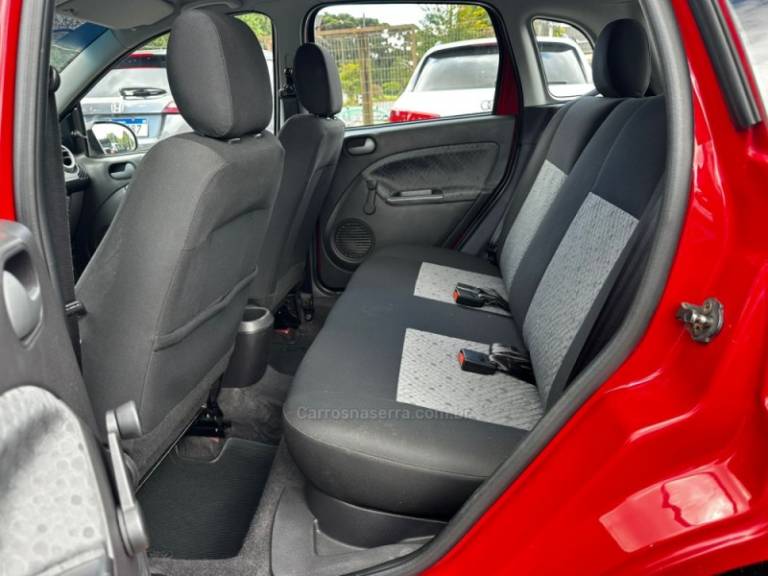 FORD - FIESTA - 2013/2014 - Vermelha - R$ 34.900,00