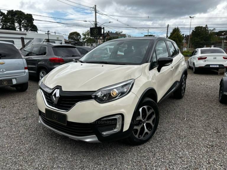 RENAULT - CAPTUR - 2017/2018 - Bege - R$ 73.900,00