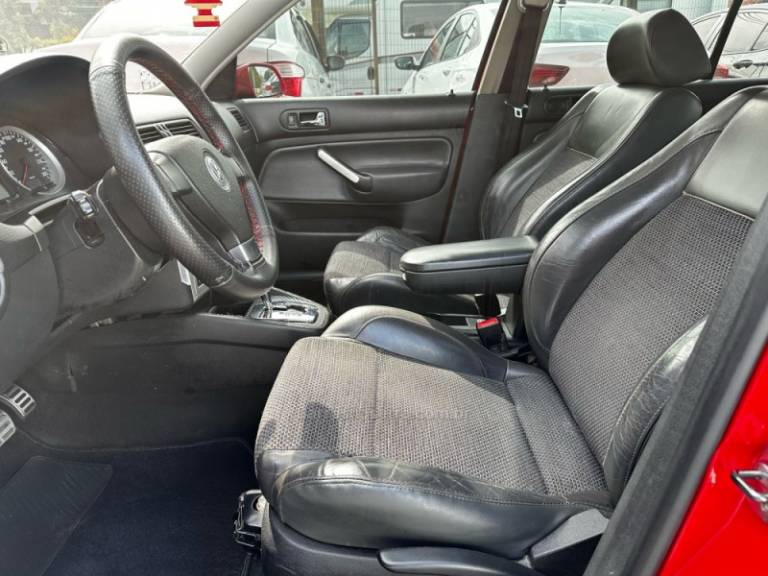 VOLKSWAGEN - GOLF - 2010/2011 - Vermelha - R$ 56.900,00