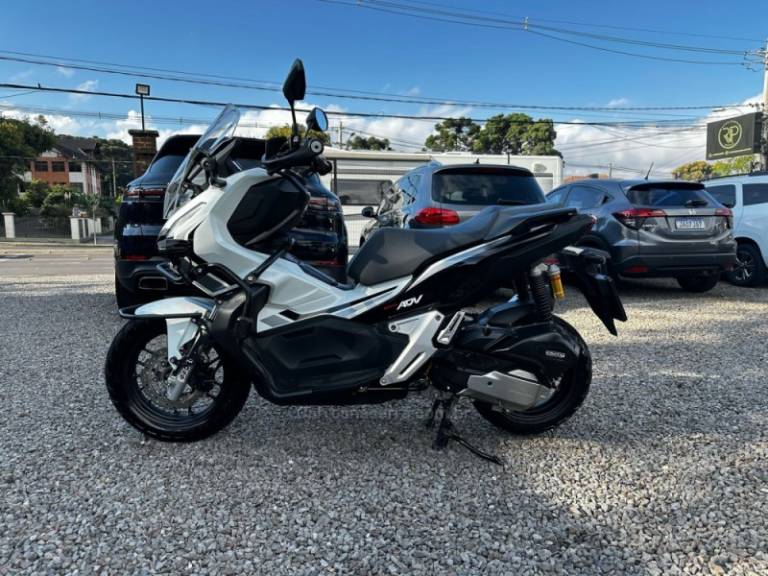 HONDA - ADV 150 - 2021/2021 - Branca - R$ 24.900,00