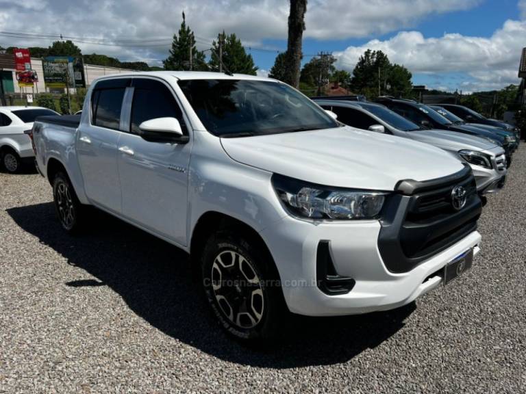TOYOTA - HILUX - 2021/2021 - Branca - R$ 174.900,00