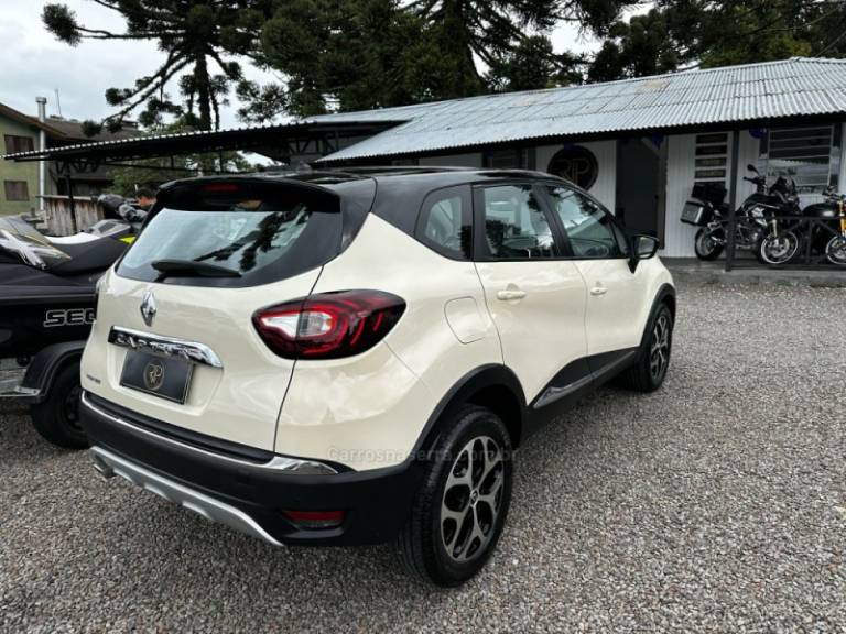 RENAULT - CAPTUR - 2017/2018 - Bege - R$ 73.900,00
