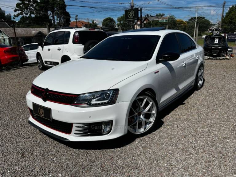 VOLKSWAGEN - JETTA - 2014/2014 - Branca - R$ 87.900,00