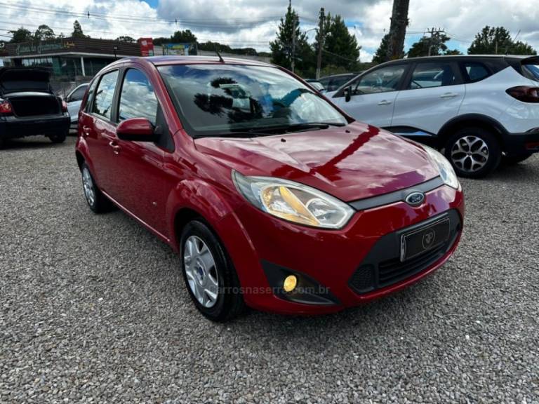FORD - FIESTA - 2013/2014 - Vermelha - R$ 34.900,00