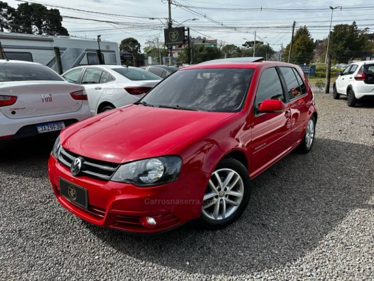 VOLKSWAGEN - GOLF - 2010/2011 - Vermelha - R$ 56.900,00