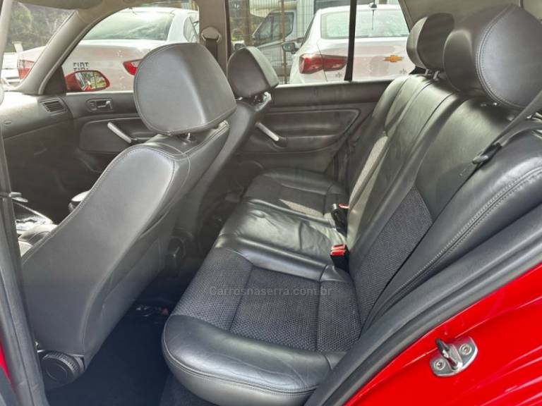 VOLKSWAGEN - GOLF - 2010/2011 - Vermelha - R$ 56.900,00
