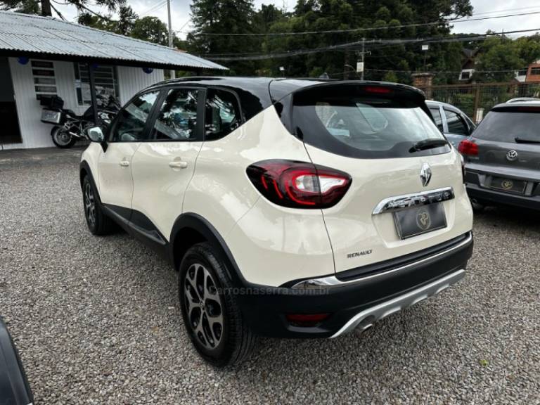 RENAULT - CAPTUR - 2017/2018 - Bege - R$ 73.900,00