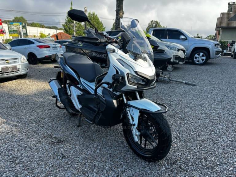 HONDA - ADV 150 - 2021/2021 - Branca - R$ 24.900,00