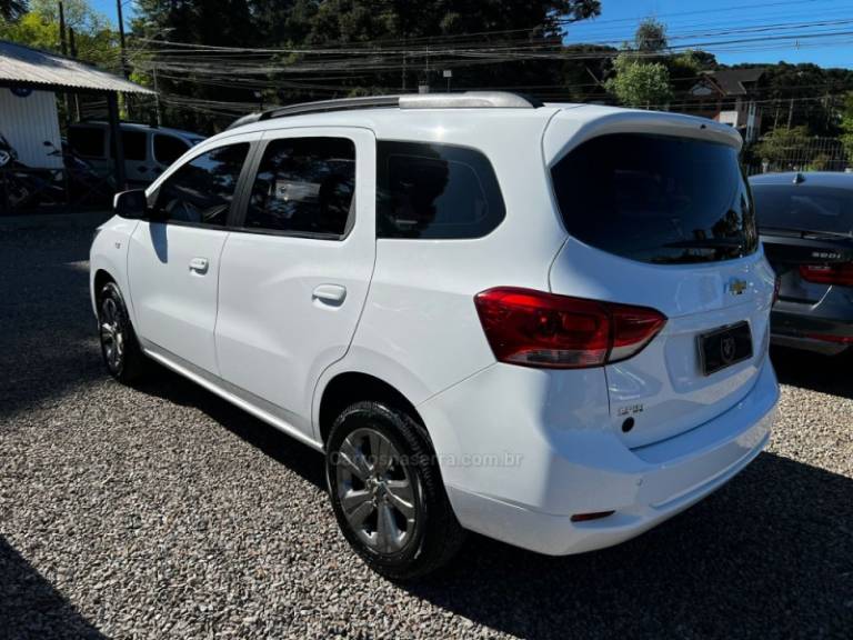 CHEVROLET - SPIN - 2022/2023 - Branca - R$ 95.900,00