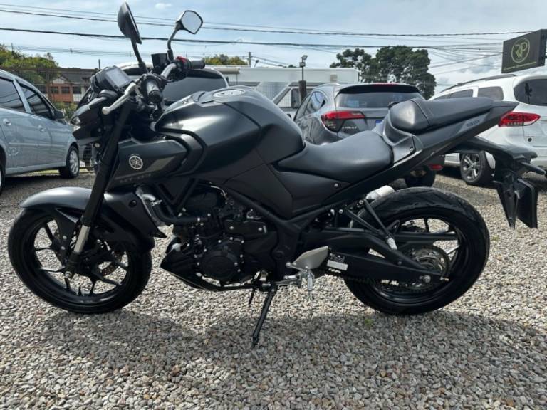 YAMAHA - MT - 2022/2023 - Preta - R$ 34.900,00