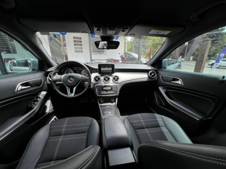 MERCEDES-BENZ - GLA 200 - 2015/2015 - Prata - R$ 99.900,00