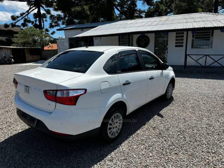 FIAT - GRAND SIENA - 2021/2021 - Branca - R$ 61.900,00