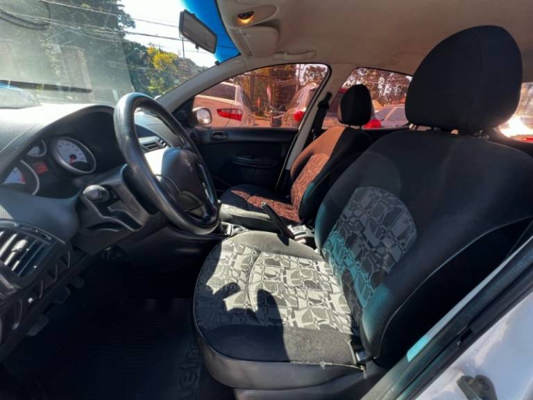 PEUGEOT - 207 - 2009/2010 - Branca - R$ 21.900,00