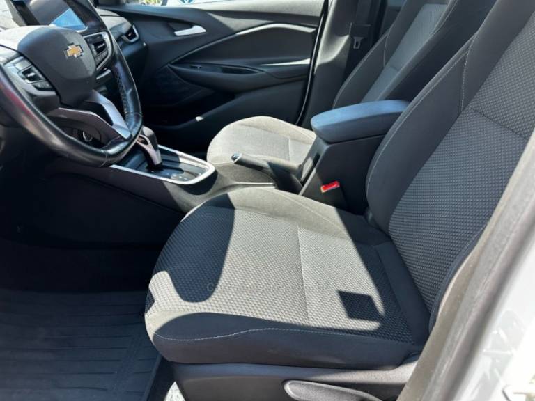CHEVROLET - ONIX - 2023/2024 - Branca - R$ 92.900,00