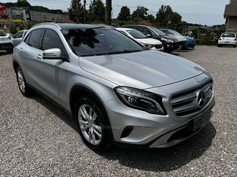 MERCEDES-BENZ - GLA 200 - 2015/2015 - Prata - R$ 99.900,00